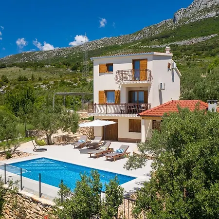 Villa Tempera *